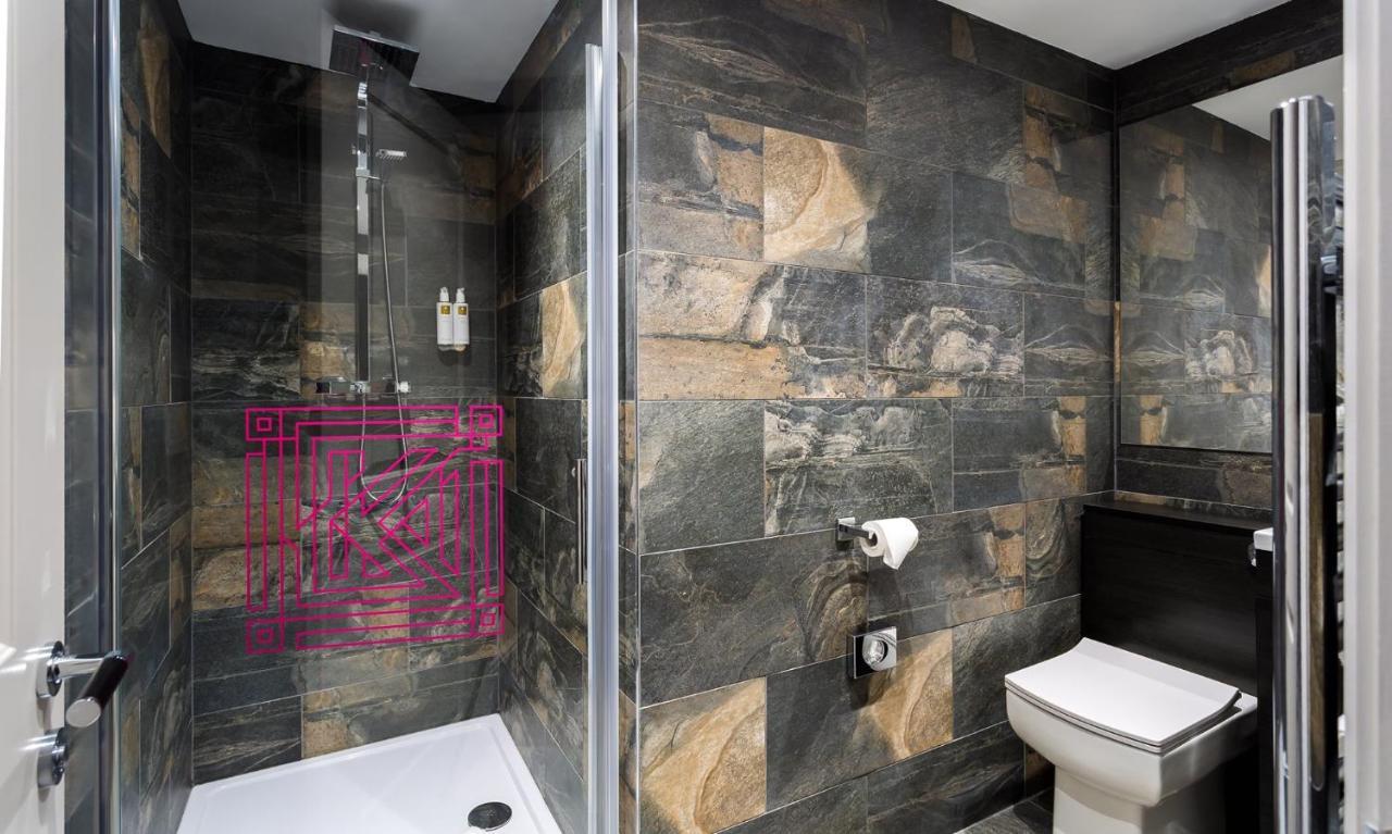 Kotel 윈더미어 외부 사진 A shower enclosure