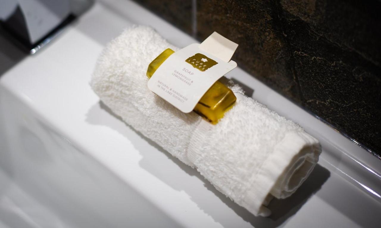 Kotel 윈더미어 외부 사진 A rolled towel